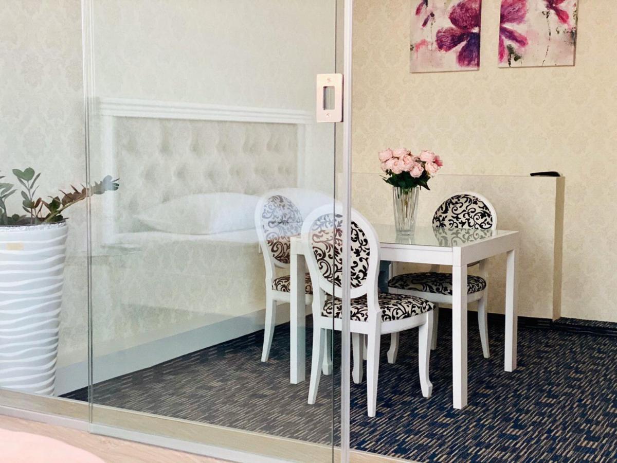 Arkpalmira Hotel Oldenburg Bagian luar foto