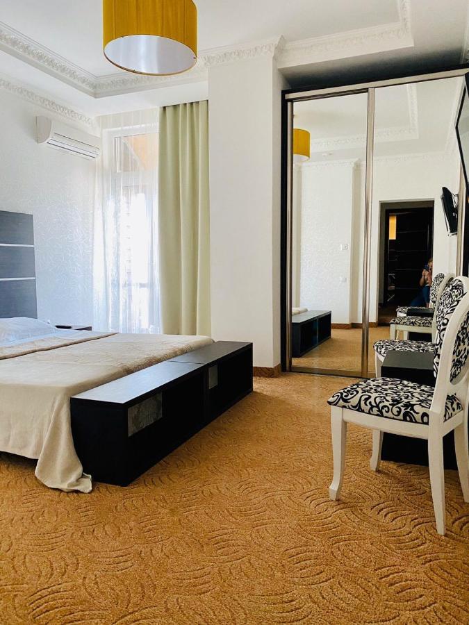 Arkpalmira Hotel Oldenburg Bagian luar foto